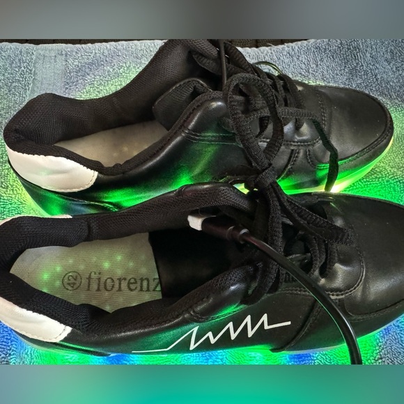 Fiorenzi LED Light-Up Sneakers with Charger - Picture 3 of 8